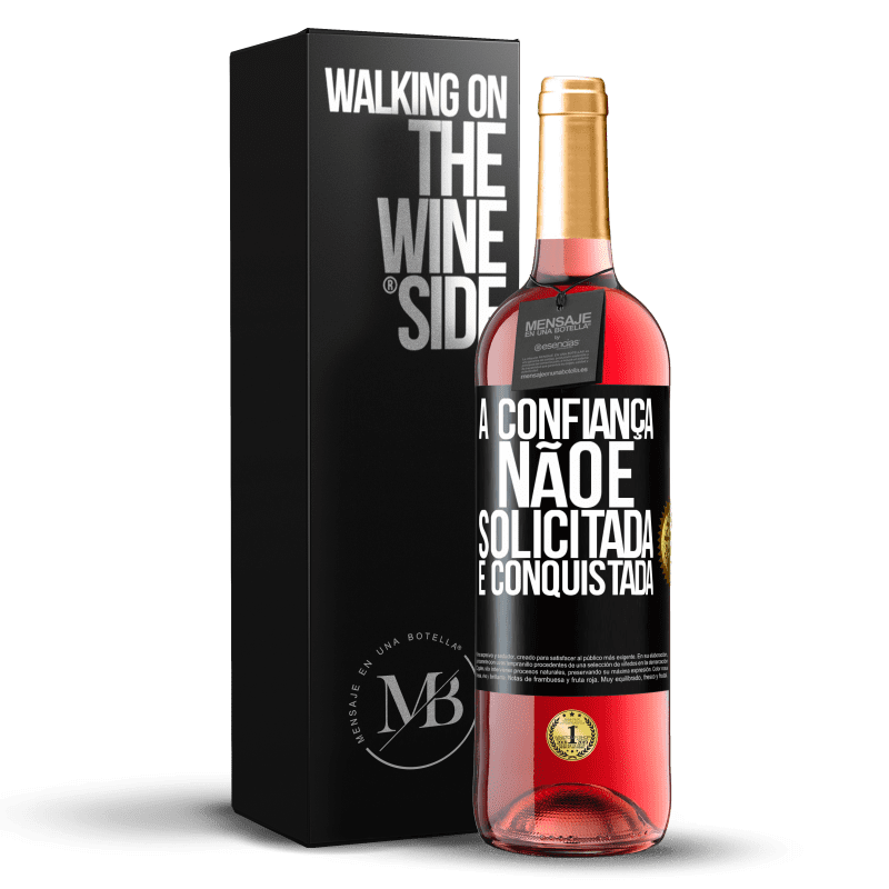 29,95 € Envio grátis | Vinho rosé Edição ROSÉ A confiança não é solicitada, é conquistada Etiqueta Preta. Etiqueta personalizável Vinho jovem Colheita 2024 Tempranillo