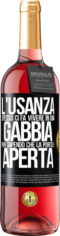 29,95 € | Vino rosato Edizione ROSÉ L'usanza spesso ci fa vivere in una gabbia pur sapendo che la porta è aperta Etichetta Nera. Etichetta personalizzabile Vino giovane Raccogliere 2024 Tempranillo