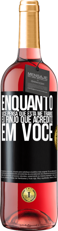 29,95 € | Vinho rosé Edição ROSÉ Enquanto você pensa que está me traindo, eu finjo que acredito em você Etiqueta Preta. Etiqueta personalizável Vinho jovem Colheita 2024 Tempranillo