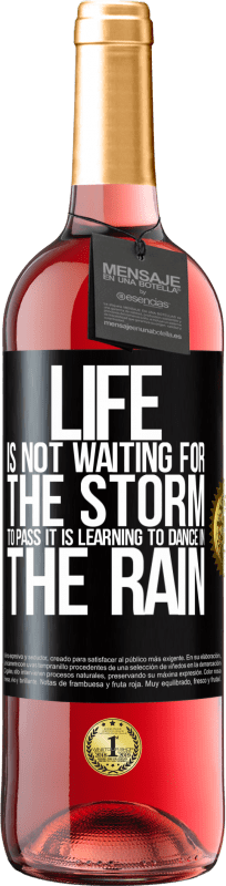 29,95 € | Rosé Wine ROSÉ Edition Life is not waiting for the storm to pass. It is learning to dance in the rain Black Label. Customizable label Young wine Harvest 2023 Tempranillo