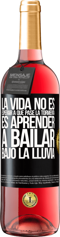 29,95 € | Vino Rosado Edición ROSÉ La vida no es esperar a que pase la tormenta. Es aprender a bailar bajo la lluvia Etiqueta Negra. Etiqueta personalizable Vino joven Cosecha 2024 Tempranillo