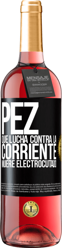 29,95 € Envío gratis | Vino Rosado Edición ROSÉ Pez que lucha contra la corriente, muere electrocutado Etiqueta Negra. Etiqueta personalizable Vino joven Cosecha 2023 Tempranillo