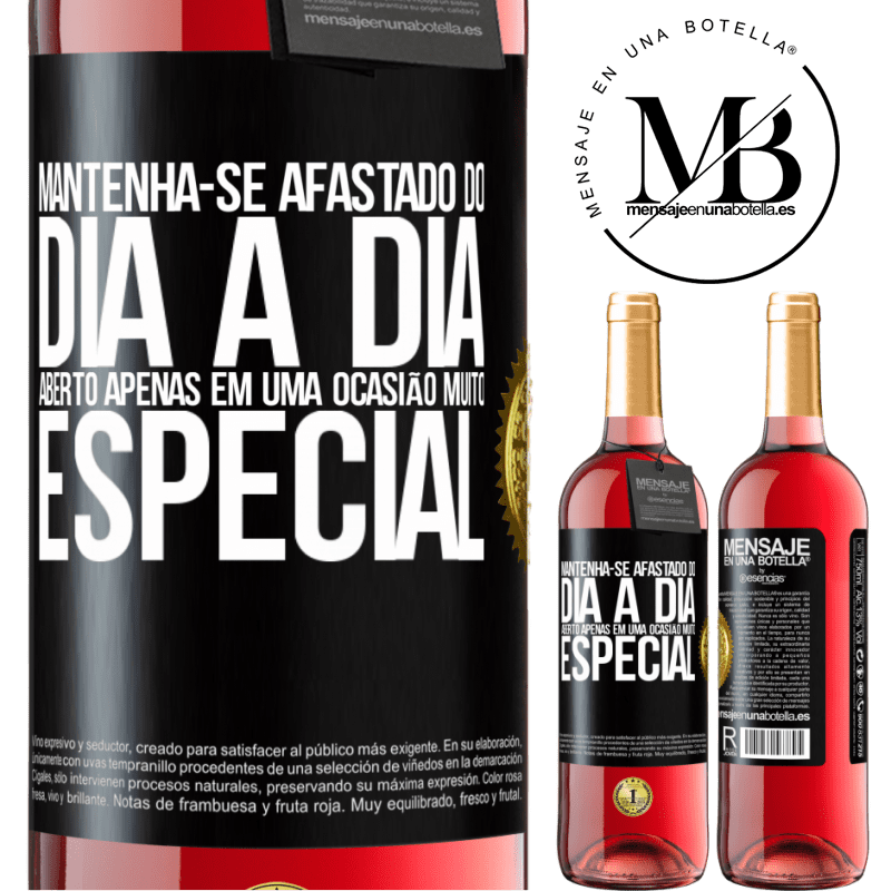 29,95 € Envio grátis | Vinho rosé Edição ROSÉ Mantenha-se afastado do dia a dia. Aberto apenas em uma ocasião muito especial Etiqueta Preta. Etiqueta personalizável Vinho jovem Colheita 2024 Tempranillo
