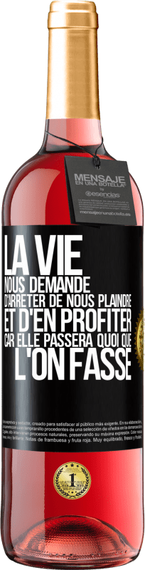 29,95 € | Vin rosé Édition ROSÉ La vie nous demande d'arrêter de nous plaindre et d'en profiter car elle passera quoi que l'on fasse Étiquette Noire. Étiquette personnalisable Vin jeune Récolte 2024 Tempranillo