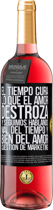 29,95 € | Vino Rosado Edición ROSÉ El tiempo cura lo que el amor destroza. Y seguimos hablando mal del tiempo y bien del amor. Cuestión de márketing Etiqueta Negra. Etiqueta personalizable Vino joven Cosecha 2024 Tempranillo