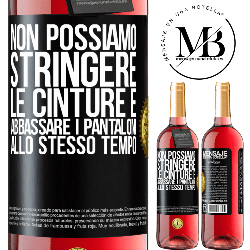 29,95 € Spedizione Gratuita | Vino rosato Edizione ROSÉ Non possiamo stringere le cinture e abbassare i pantaloni allo stesso tempo Etichetta Nera. Etichetta personalizzabile Vino giovane Raccogliere 2025 Tempranillo