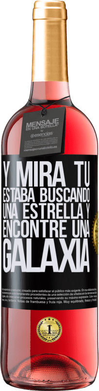 29,95 € | Vino Rosado Edición ROSÉ Y mira tú, estaba buscando una estrella y encontré una galaxia Etiqueta Negra. Etiqueta personalizable Vino joven Cosecha 2023 Tempranillo