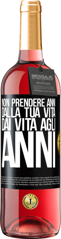 29,95 € Spedizione Gratuita | Vino rosato Edizione ROSÉ Non prendere anni dalla tua vita, dai vita agli anni Etichetta Nera. Etichetta personalizzabile Vino giovane Raccogliere 2024 Tempranillo