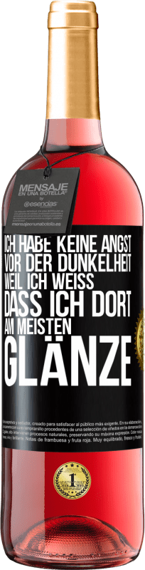 «Ich habe keine Angst vor der Dunkelheit, weil ich weiß, dass ich dort am meisten glänze» ROSÉ Ausgabe