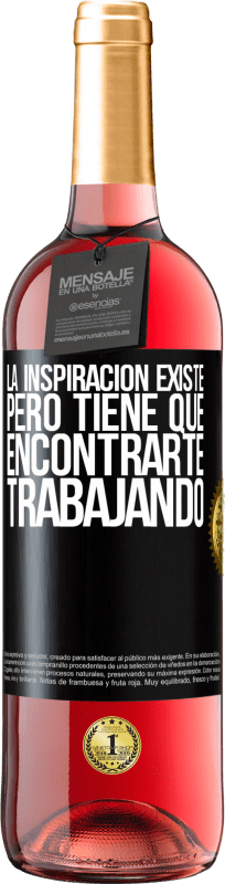 29,95 € Envío gratis | Vino Rosado Edición ROSÉ La inspiración existe, pero tiene que encontrarte trabajando Etiqueta Negra. Etiqueta personalizable Vino joven Cosecha 2025 Tempranillo