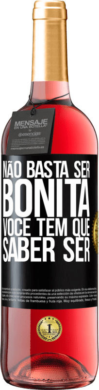 29,95 € | Vinho rosé Edição ROSÉ Não basta ser bonita. Você tem que saber ser Etiqueta Preta. Etiqueta personalizável Vinho jovem Colheita 2024 Tempranillo