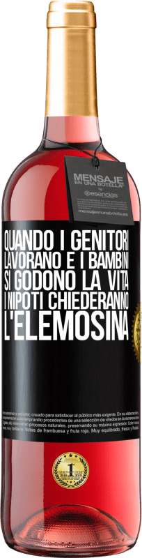 29,95 € Spedizione Gratuita | Vino rosato Edizione ROSÉ Quando i genitori lavorano e i bambini si godono la vita, i nipoti chiederanno l'elemosina Etichetta Nera. Etichetta personalizzabile Vino giovane Raccogliere 2025 Tempranillo