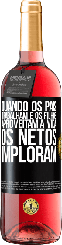 29,95 € Envio grátis | Vinho rosé Edição ROSÉ Quando os pais trabalham e os filhos aproveitam a vida, os netos imploram Etiqueta Preta. Etiqueta personalizável Vinho jovem Colheita 2025 Tempranillo