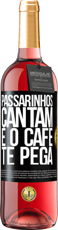 29,95 € | Vinho rosé Edição ROSÉ Passarinhos cantam e o café te pega Etiqueta Preta. Etiqueta personalizável Vinho jovem Colheita 2023 Tempranillo