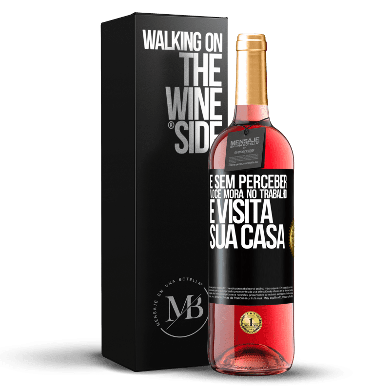 29,95 € Envio grátis | Vinho rosé Edição ROSÉ E sem perceber, você mora no trabalho e visita sua casa Etiqueta Preta. Etiqueta personalizável Vinho jovem Colheita 2024 Tempranillo