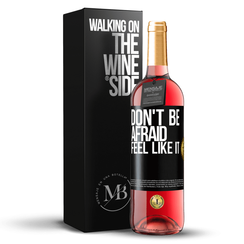 29,95 € Бесплатная доставка | Розовое вино Издание ROSÉ Не бойся, почувствуй, как это Черная метка. Настраиваемая этикетка Молодое вино Урожай 2023 Tempranillo