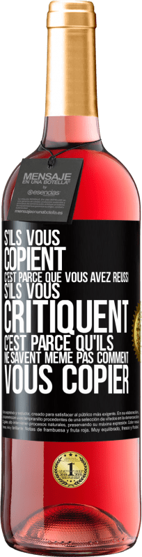 29,95 € Envoi gratuit | Vin rosé Édition ROSÉ S'ils vous copient c'est parce que vous avez réussi. S'ils vous critiquent c'est parce qu'ils ne savent même pas comment vous co Étiquette Noire. Étiquette personnalisable Vin jeune Récolte 2025 Tempranillo