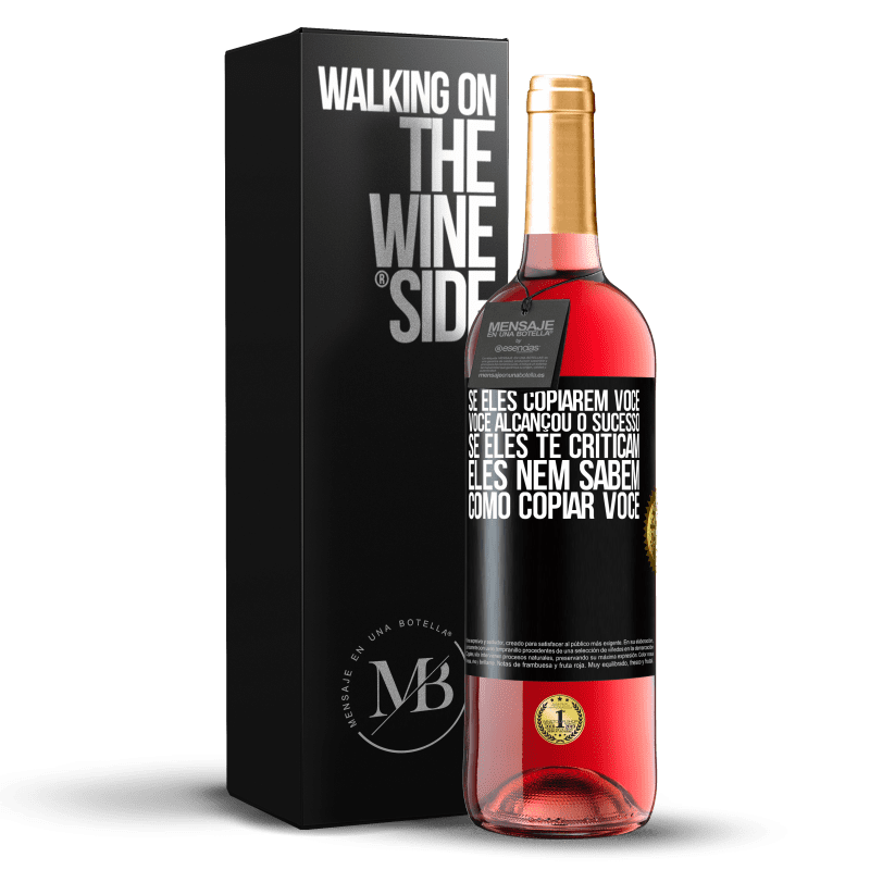 29,95 € Envio grátis | Vinho rosé Edição ROSÉ Se eles copiarem você, você alcançou o sucesso. Se eles te criticam, eles nem sabem como copiar você Etiqueta Preta. Etiqueta personalizável Vinho jovem Colheita 2024 Tempranillo