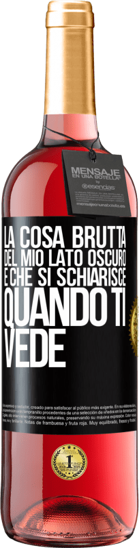 29,95 € Spedizione Gratuita | Vino rosato Edizione ROSÉ La cosa brutta del mio lato oscuro è che si schiarisce quando ti vede Etichetta Nera. Etichetta personalizzabile Vino giovane Raccogliere 2025 Tempranillo
