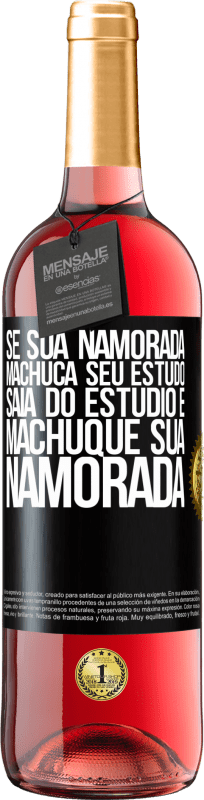 29,95 € | Vinho rosé Edição ROSÉ Se sua namorada machuca seu estudo, saia do estúdio e machuque sua namorada Etiqueta Preta. Etiqueta personalizável Vinho jovem Colheita 2024 Tempranillo