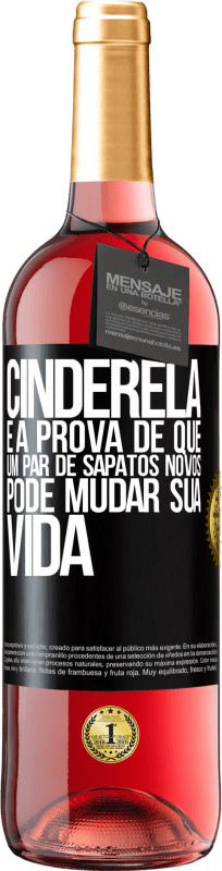 29,95 € | Vinho rosé Edição ROSÉ Cinderela é a prova de que um par de sapatos novos pode mudar sua vida Etiqueta Preta. Etiqueta personalizável Vinho jovem Colheita 2025 Tempranillo