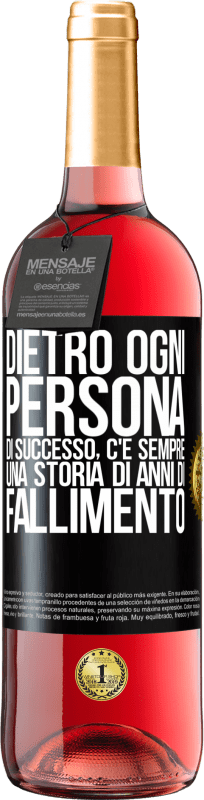 29,95 € Spedizione Gratuita | Vino rosato Edizione ROSÉ Dietro ogni persona di successo, c'è sempre una storia di anni di fallimento Etichetta Nera. Etichetta personalizzabile Vino giovane Raccogliere 2025 Tempranillo