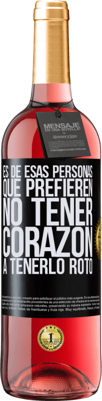 29,95 € | Vino Rosado Edición ROSÉ Es de esas personas que prefieren no tener corazón a tenerlo roto Etiqueta Negra. Etiqueta personalizable Vino joven Cosecha 2024 Tempranillo