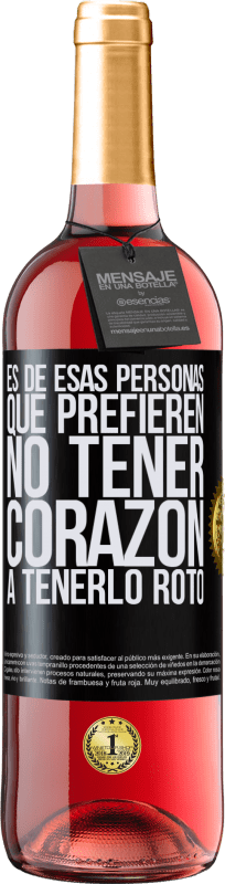 29,95 € | Vino Rosado Edición ROSÉ Es de esas personas que prefieren no tener corazón a tenerlo roto Etiqueta Negra. Etiqueta personalizable Vino joven Cosecha 2025 Tempranillo