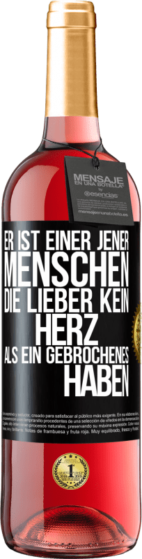 29,95 € | Roséwein ROSÉ Ausgabe Er ist einer jener Menschen, die lieber kein Herz als ein Gebrochenes haben Schwarzes Etikett. Anpassbares Etikett Junger Wein Ernte 2025 Tempranillo