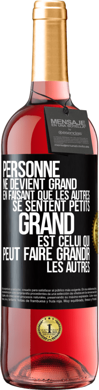 29,95 € | Vin rosé Édition ROSÉ Personne ne devient grand en faisant que les autres se sentent petits. Grand est celui qui peut faire grandir les autres Étiquette Noire. Étiquette personnalisable Vin jeune Récolte 2024 Tempranillo