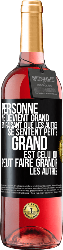 «Personne ne devient grand en faisant que les autres se sentent petits. Grand est celui qui peut faire grandir les autres» Édition ROSÉ