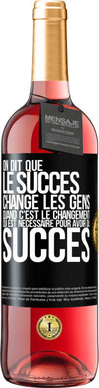 29,95 € Envoi gratuit | Vin rosé Édition ROSÉ On dit que le succès change les gens quand c'est le changement qui est nécessaire pour avoir du succès Étiquette Noire. Étiquette personnalisable Vin jeune Récolte 2025 Tempranillo