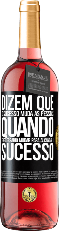 29,95 € Envio grátis | Vinho rosé Edição ROSÉ Dizem que o sucesso muda as pessoas, quando é necessário mudar para alcançar o sucesso Etiqueta Preta. Etiqueta personalizável Vinho jovem Colheita 2025 Tempranillo