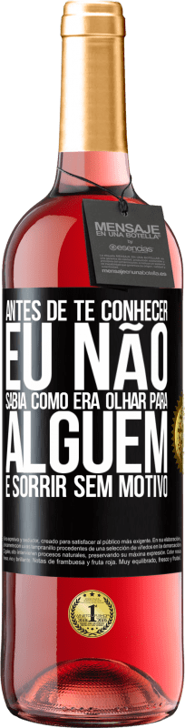 29,95 € Envio grátis | Vinho rosé Edição ROSÉ Antes de te conhecer, eu não sabia como era olhar para alguém e sorrir sem motivo Etiqueta Preta. Etiqueta personalizável Vinho jovem Colheita 2025 Tempranillo