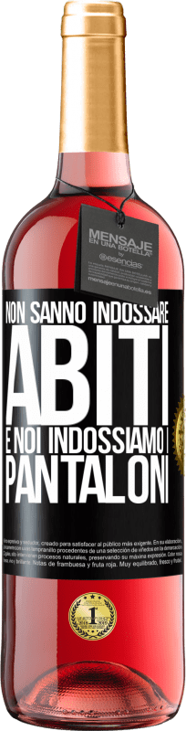 29,95 € Spedizione Gratuita | Vino rosato Edizione ROSÉ Non sanno indossare abiti e noi indossiamo i pantaloni Etichetta Nera. Etichetta personalizzabile Vino giovane Raccogliere 2025 Tempranillo