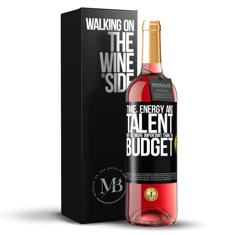 29,95 € Бесплатная доставка | Розовое вино Издание ROSÉ Время, энергия и талант могут быть важнее бюджета Черная метка. Настраиваемая этикетка Молодое вино Урожай 2025 Tempranillo