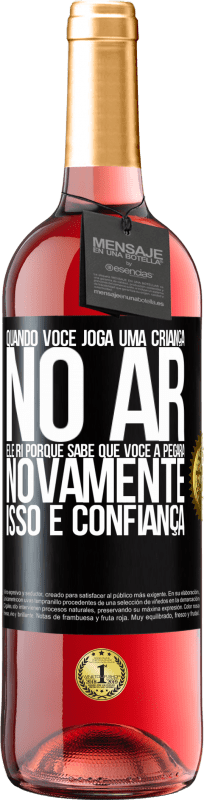 «Quando você joga uma criança no ar, ele ri porque sabe que você a pegará novamente. ISSO É CONFIANÇA» Edição ROSÉ