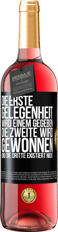 29,95 € | Roséwein ROSÉ Ausgabe Die erste Gelegenheit wird einem gegeben, die Zweite wird gewonnen und die Dritte existiert nicht Schwarzes Etikett. Anpassbares Etikett Junger Wein Ernte 2023 Tempranillo
