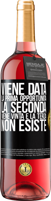 29,95 € | Vino rosato Edizione ROSÉ Viene data la prima opportunità, la seconda viene vinta e la terza non esiste Etichetta Nera. Etichetta personalizzabile Vino giovane Raccogliere 2024 Tempranillo