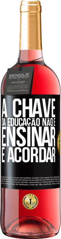 29,95 € Envio grátis | Vinho rosé Edição ROSÉ A chave da educação não é ensinar, é acordar Etiqueta Preta. Etiqueta personalizável Vinho jovem Colheita 2025 Tempranillo