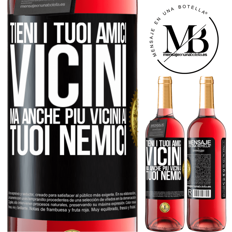 29,95 € Spedizione Gratuita | Vino rosato Edizione ROSÉ Tieni i tuoi amici vicini, ma anche più vicini ai tuoi nemici Etichetta Nera. Etichetta personalizzabile Vino giovane Raccogliere 2023 Tempranillo