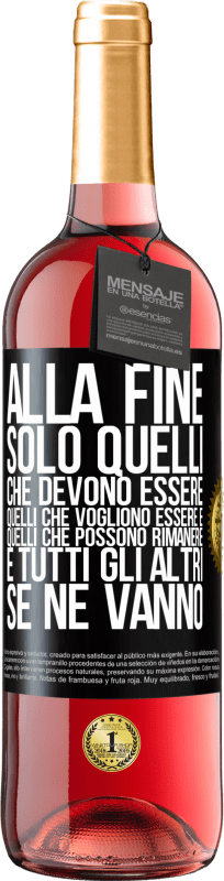 29,95 € Spedizione Gratuita | Vino rosato Edizione ROSÉ Alla fine, solo quelli che devono essere, quelli che vogliono essere e quelli che possono rimanere. E tutti gli altri se ne Etichetta Nera. Etichetta personalizzabile Vino giovane Raccogliere 2025 Tempranillo