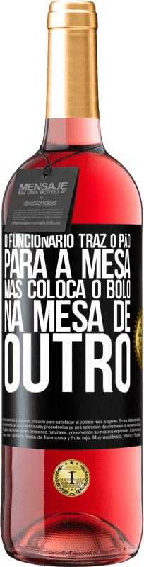 29,95 € | Vinho rosé Edição ROSÉ O funcionário traz o pão para a mesa, mas coloca o bolo na mesa de outro Etiqueta Preta. Etiqueta personalizável Vinho jovem Colheita 2025 Tempranillo