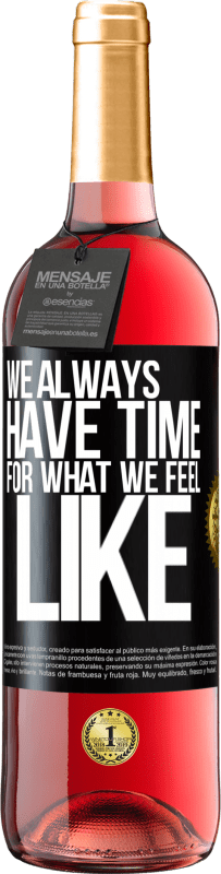 29,95 € Бесплатная доставка | Розовое вино Издание ROSÉ У нас всегда есть время для того, что мы чувствуем Черная метка. Настраиваемая этикетка Молодое вино Урожай 2025 Tempranillo