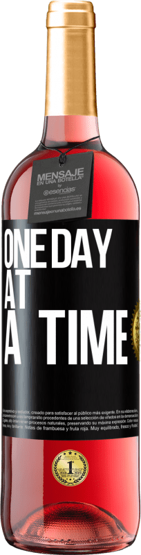 29,95 € Free Shipping | Rosé Wine ROSÉ Edition One day at a time Black Label. Customizable label Young wine Harvest 2025 Tempranillo