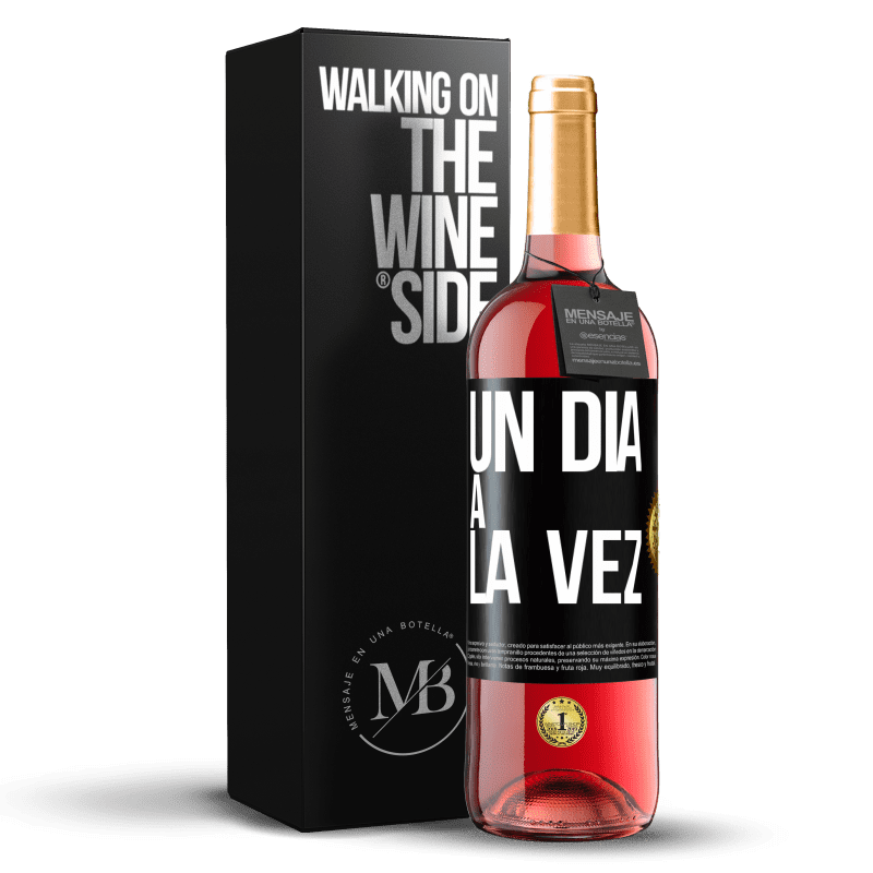 29,95 € Envío gratis | Vino Rosado Edición ROSÉ Un día a la vez Etiqueta Negra. Etiqueta personalizable Vino joven Cosecha 2024 Tempranillo