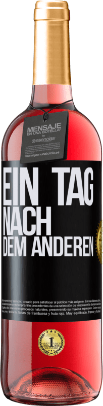 29,95 € | Roséwein ROSÉ Ausgabe Ein Tag nach dem anderen Schwarzes Etikett. Anpassbares Etikett Junger Wein Ernte 2023 Tempranillo