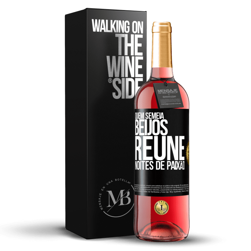 29,95 € Envio grátis | Vinho rosé Edição ROSÉ Quem semeia beijos, reúne noites de paixão Etiqueta Preta. Etiqueta personalizável Vinho jovem Colheita 2024 Tempranillo