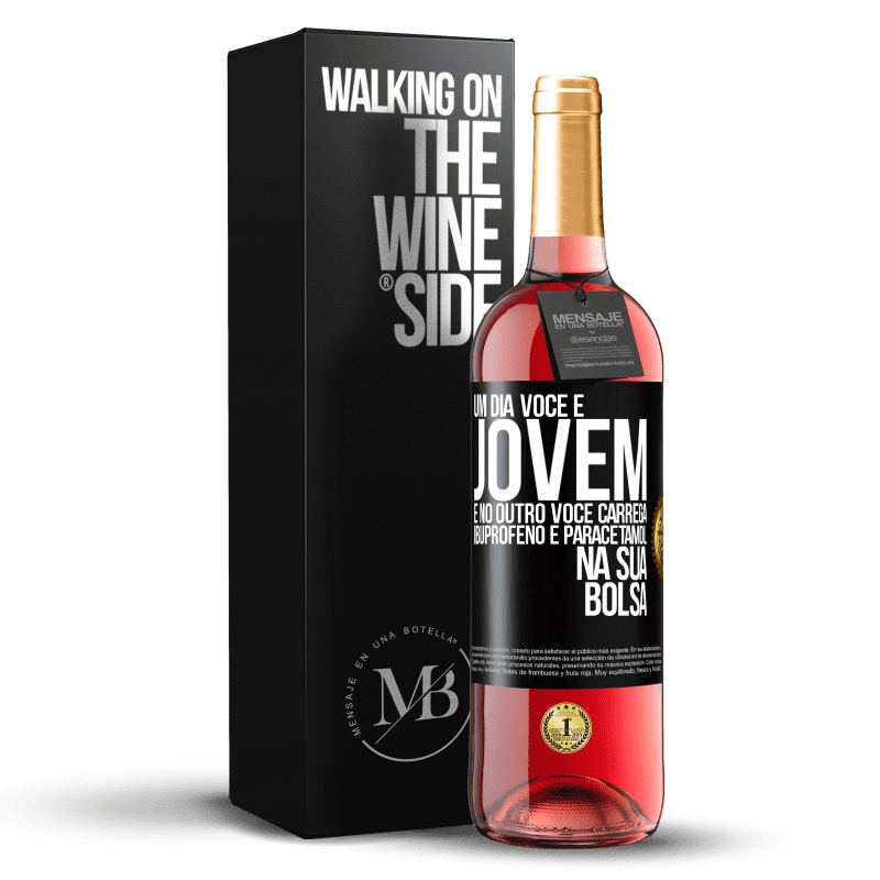 29,95 € Envio grátis | Vinho rosé Edição ROSÉ Um dia você é jovem e no outro você carrega ibuprofeno e paracetamol na sua bolsa Etiqueta Preta. Etiqueta personalizável Vinho jovem Colheita 2025 Tempranillo