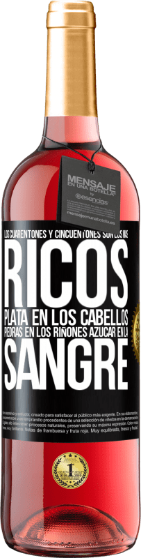 29,95 € Envío gratis | Vino Rosado Edición ROSÉ Los cuarentones y cincuentones son los más ricos. Plata en los cabellos, piedras en los riñones, azúcar en la sangre Etiqueta Negra. Etiqueta personalizable Vino joven Cosecha 2025 Tempranillo